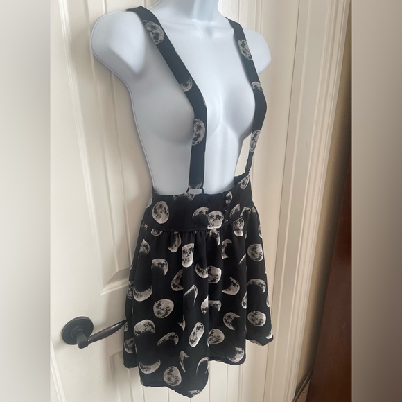 Hot Topic Moon Phase Suspender Skirt w/Wide Waistband & Fabric Buttons, Small - Picture 4 of 9